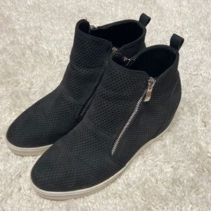 Black, size 9, sneaker wedges!